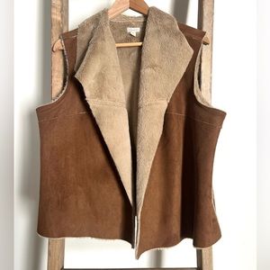 Relativity faux leather faux fur lined vest in chocolate brown. Size XL